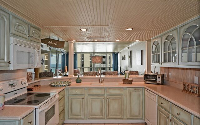 2082 Shoreline Condo