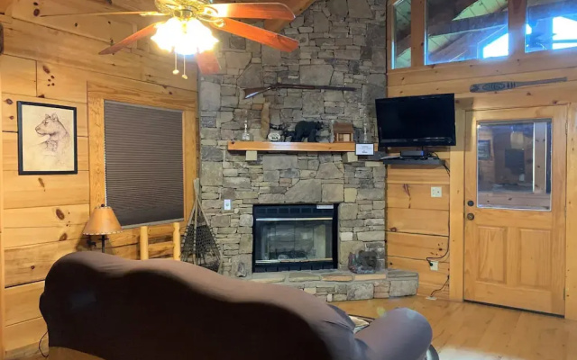 Hunter Jack's - 2 Br cabin by RedAwning