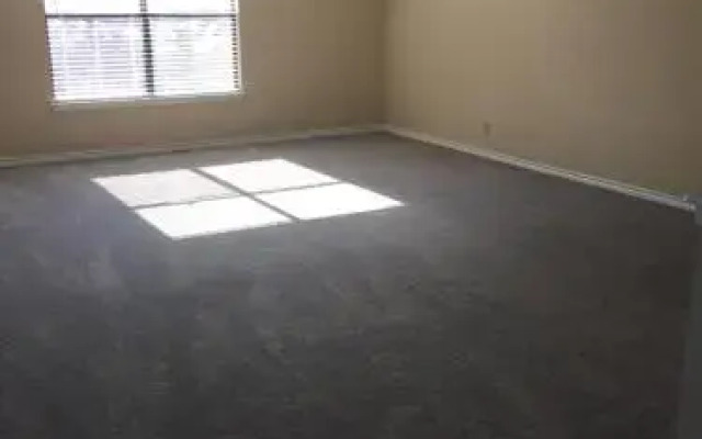 Home Between Seaworld And Six Flags