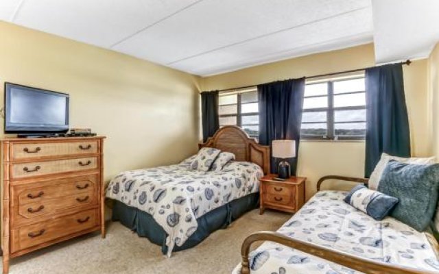 Comfy Upper Unit Condo to Enjoy the Beach or the Fishing by RedAwning