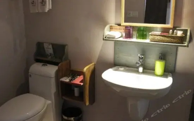 Hairong Yisheng Hotel