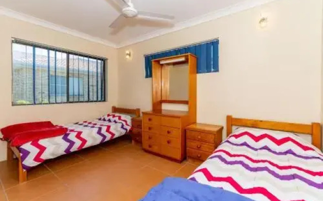 Fantastic Views from this top floor unit!