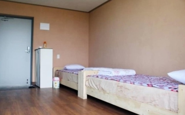 Sky Guesthouse & Cafe - Hostel