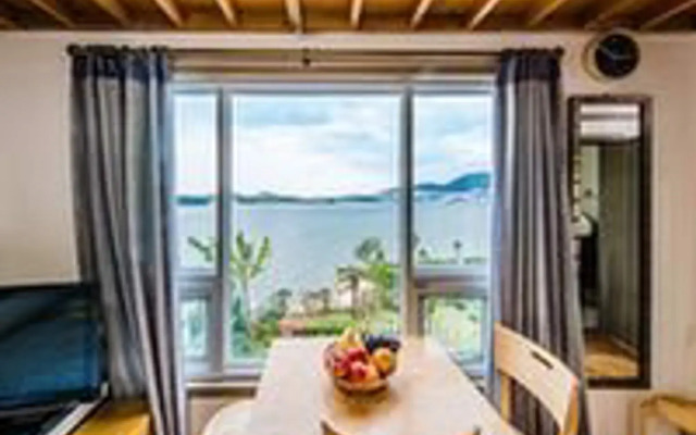 Yeosu White Village Pension