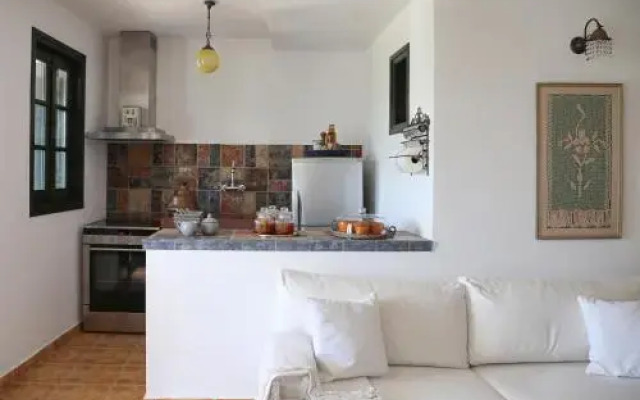 Perlegiannika Houses