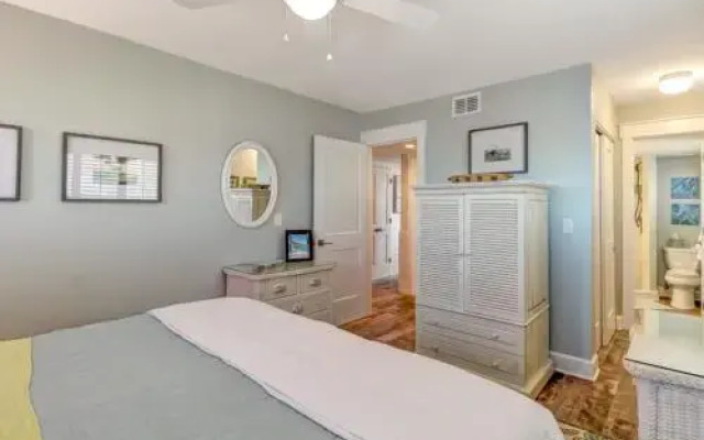 Gorgeous Oceanfront Views Condo with On Site Pool and Fully Covered Parking by RedAwning
