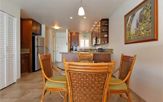 Lokelani #A205 - 2 Br condo by RedAwning