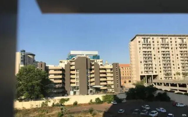 Sandton Skye Suite 604