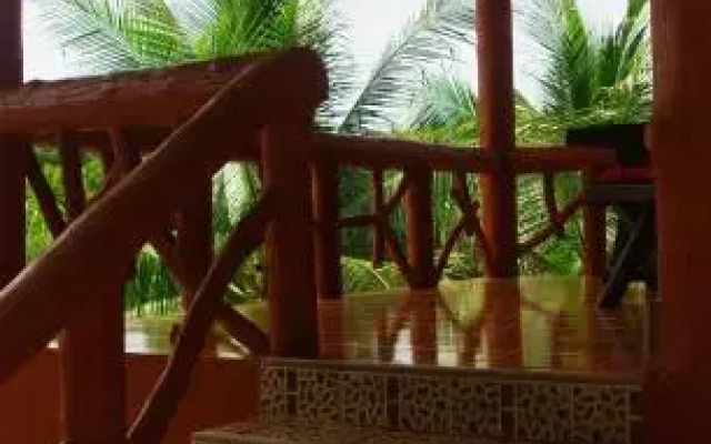 Le Balcon, Haad Yao.