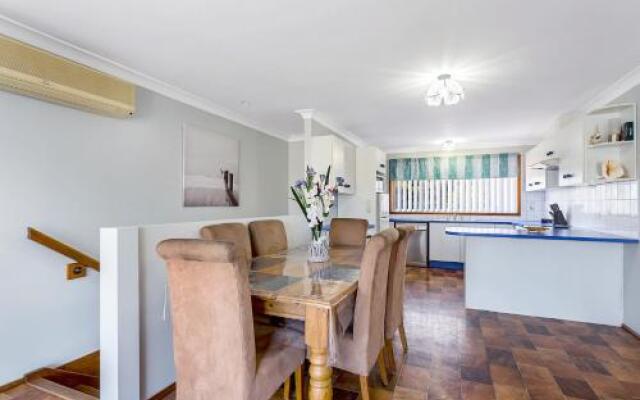 Gretel Close 1/6 - Nelson Bay