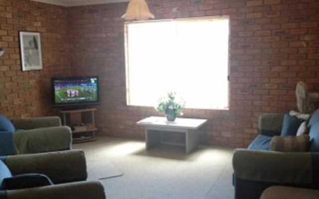 Fronds Holiday Apartments