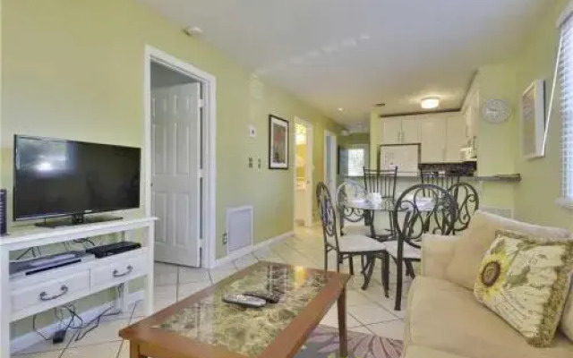 Beach House Condo (Condo)