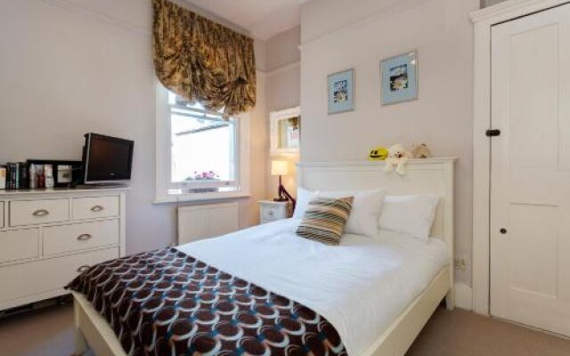 Veeve  3 Bed House On Stapleton Road Wandsworth