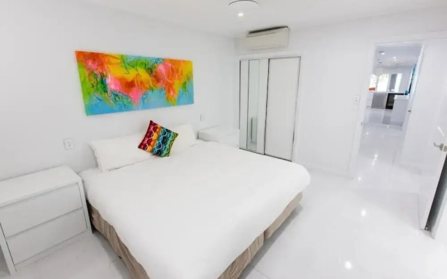 603 On The Beach - Luxury Apartment