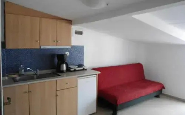 Leonidas Apartments
