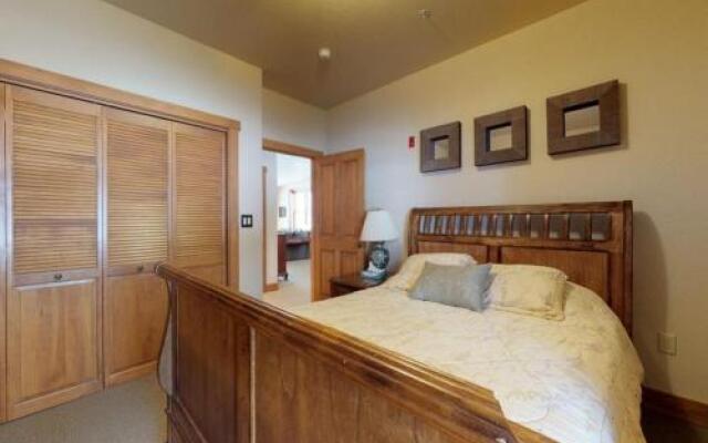 2333_red_hawk_townhms