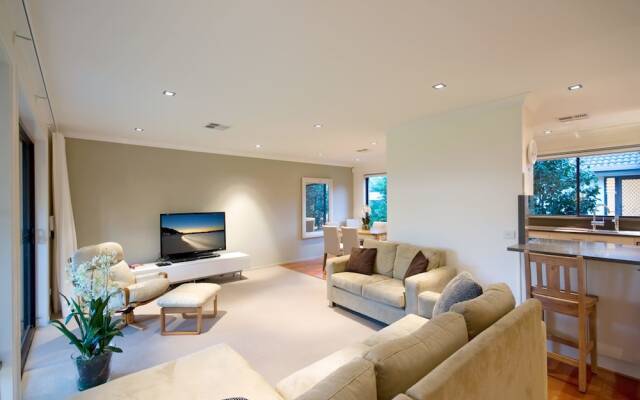 Sea Pearl, 10 Corlette Point Road