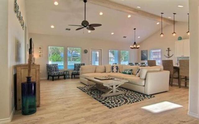 Private Beach Side Island Gem Home by Redawning