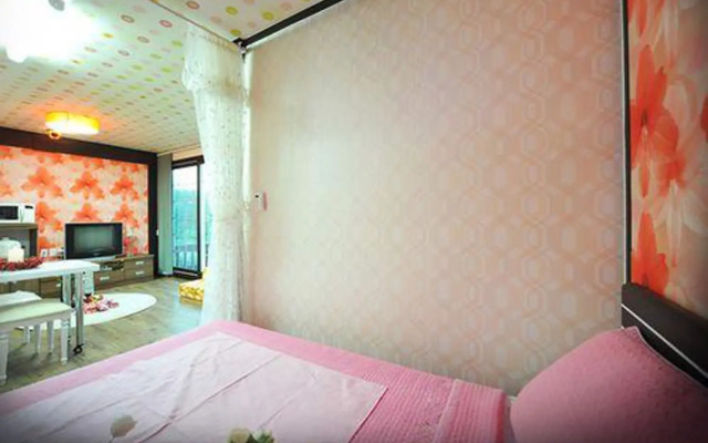 Seongmodorainbow Pension