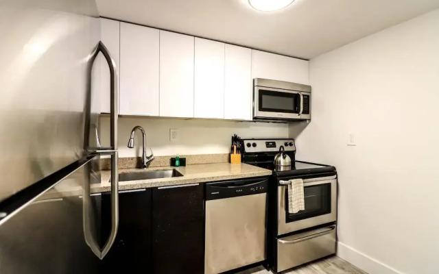 Spacious Apartment with Marina Views