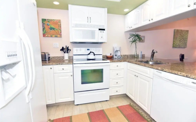 Sundial C408 - 1 Br condo by RedAwning