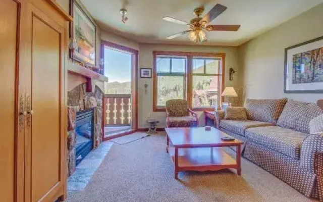 Eagle Springs East 402: Buffaloberry Suite