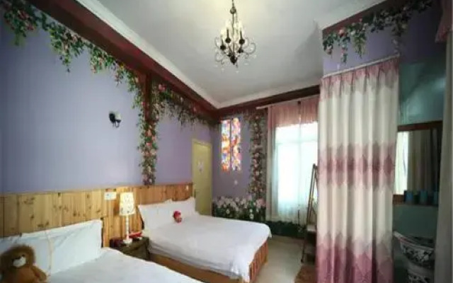Xiamen Under The Banyan Cafe Hostel