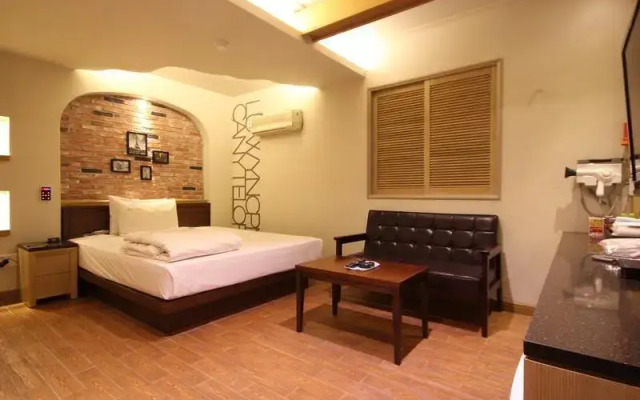 Gumi Anytel Motel
