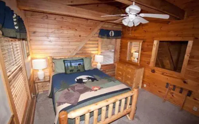 Eagles Roost - 4 Br cabin by RedAwning