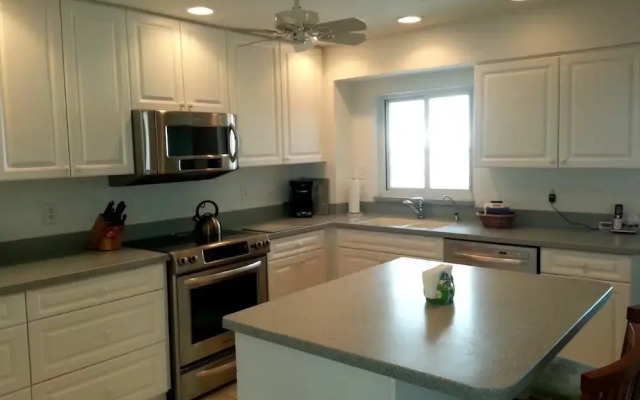 Jamaica Royale - 702 - 2 Br Condo