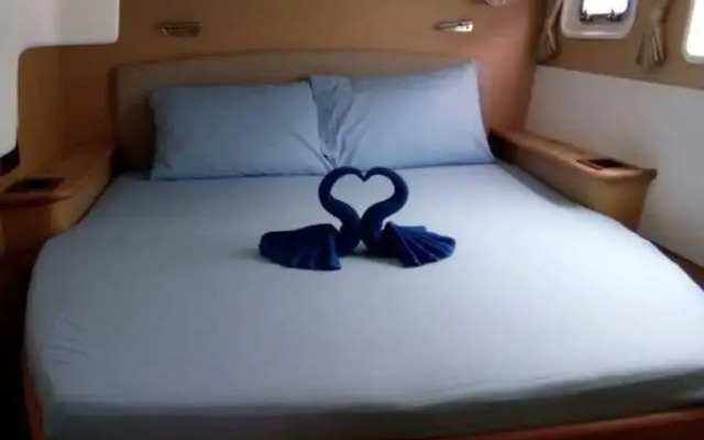Discover Catamaran Phuket - LAGOON440