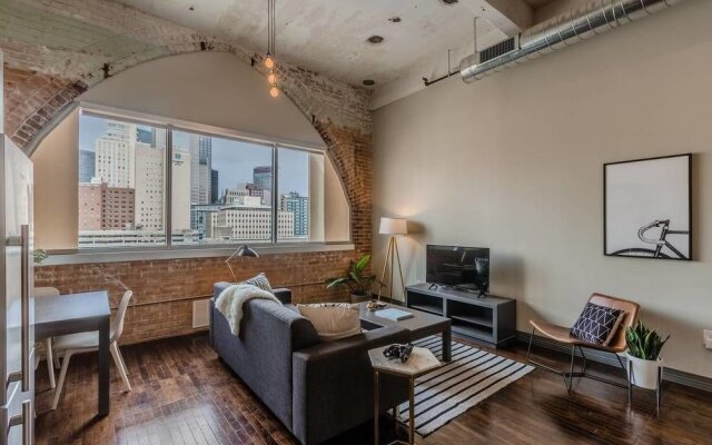 Homey 1BR Unit with Downtown Dallas Views