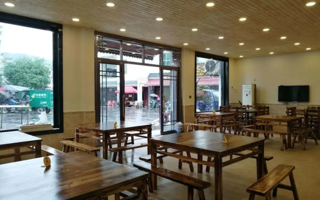 DONG JIANG HU XIANG CUN DA WAN CAI Hotel