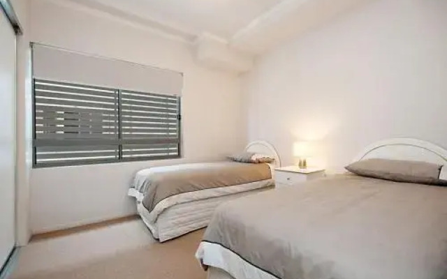 Spectacular Unit Overlooking Pumicestone Passage - Welsby Pde, Bongaree