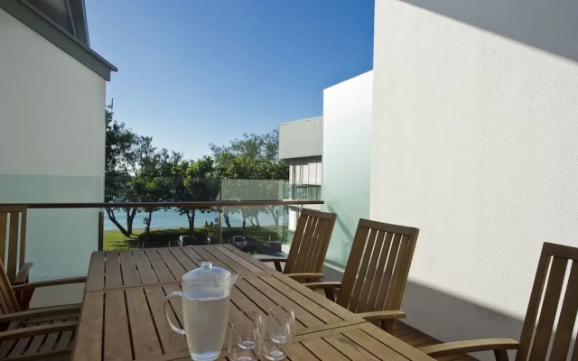 Maggies Beachfront Apt. 6