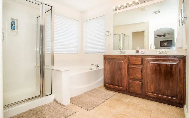 Grey High Roller - 4Bd 3Ba