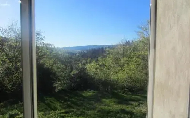 Maison Au Milieu De La Foret