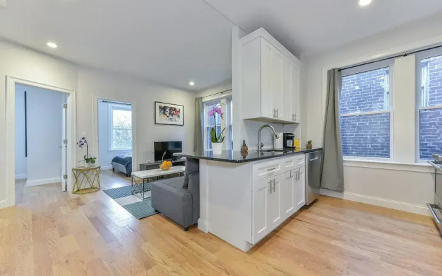 Gorgeous 4BR Apt in North End by Domio