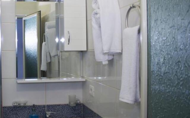 Dena Guesthouse & Art