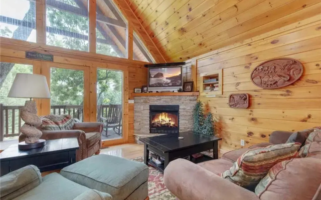 Chimney Top Overlook - Four Bedroom Cabin