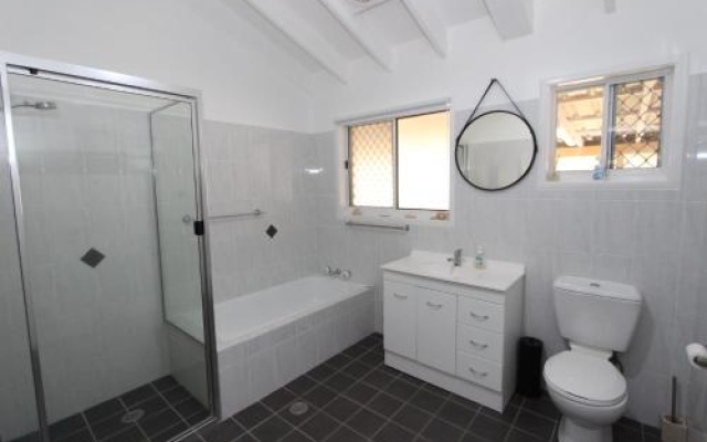 The Mayor's Inn – Bathroom – Harrington