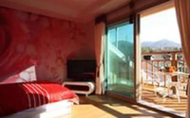 Hongchen Happiness Yard Pension