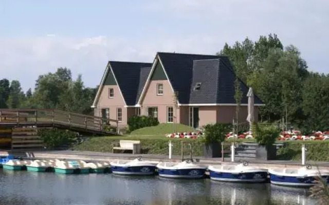 Beach Resort Makkum Bungalows
