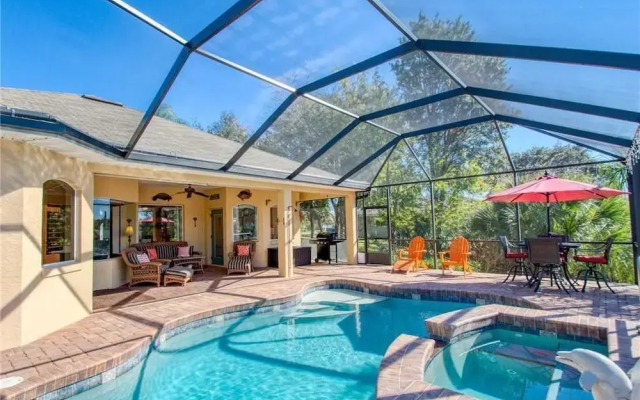 Splashing Dolphins - Three Bedroom Home