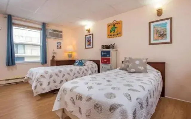 46th St Windjammer 201 2Br Condo