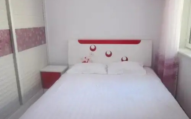 Autumn Populars Family Guesthouse