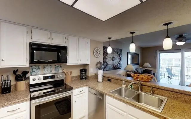 Oceans 90 - 3 Br Condo