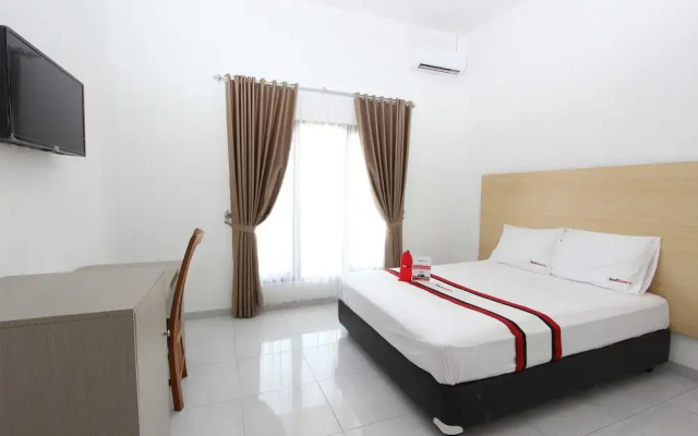 RedDoorz Plus near RS UGM