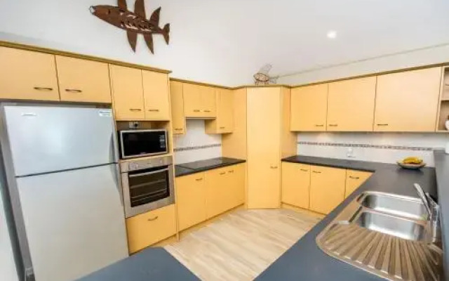 Beach House 72A Marine Drive - Fingal Bay