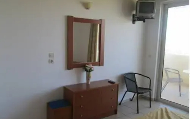 Peros Studios & Apartments